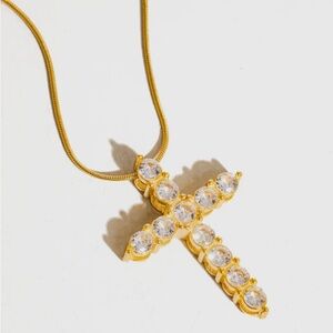 Elegant Gold Cross Pendant Necklace18k Gold Non-Tarnish CZ Cross Necklace NWT